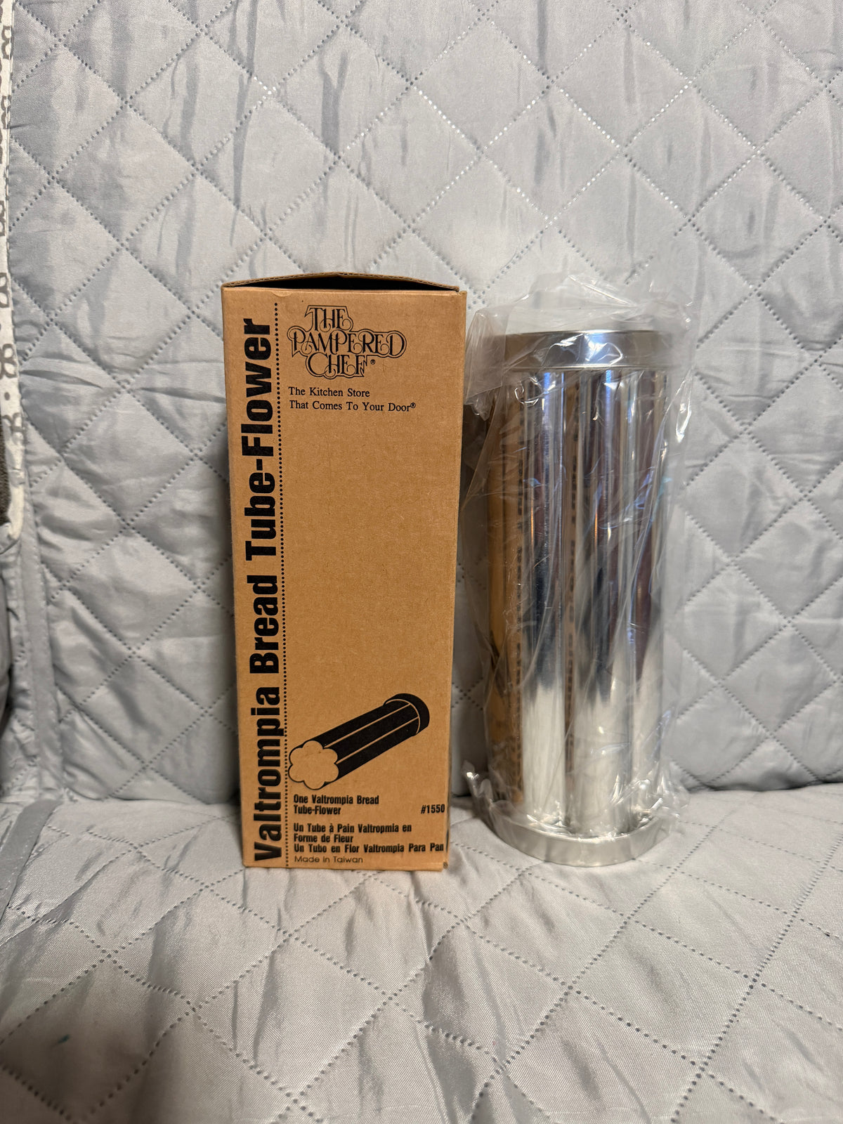 The Pampered Chef Valtrompia Bread Tube Flower Mold #1550 NIB