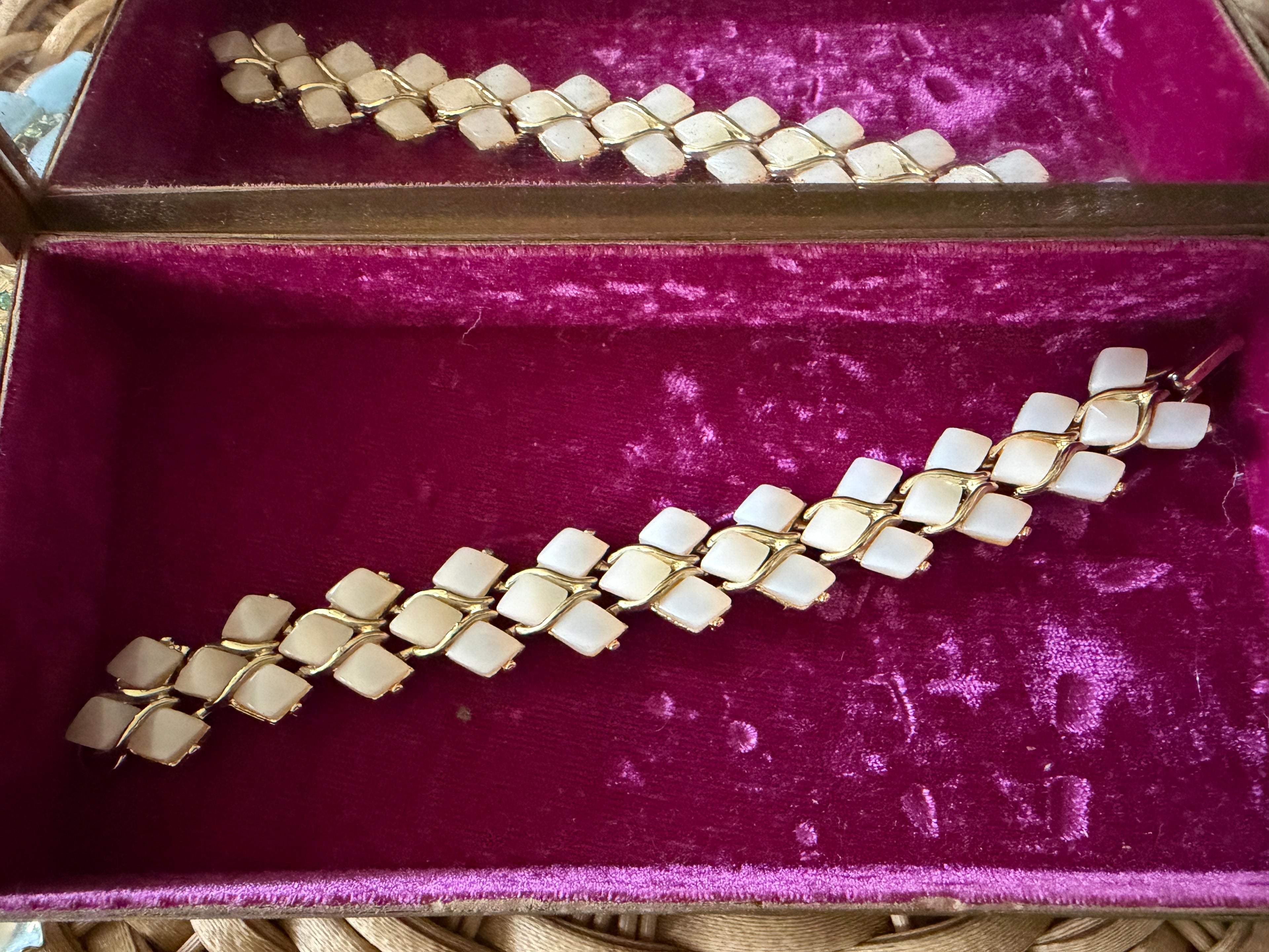 Vintage 1950s White Thermoset Lucite Diamond Link Bracelet