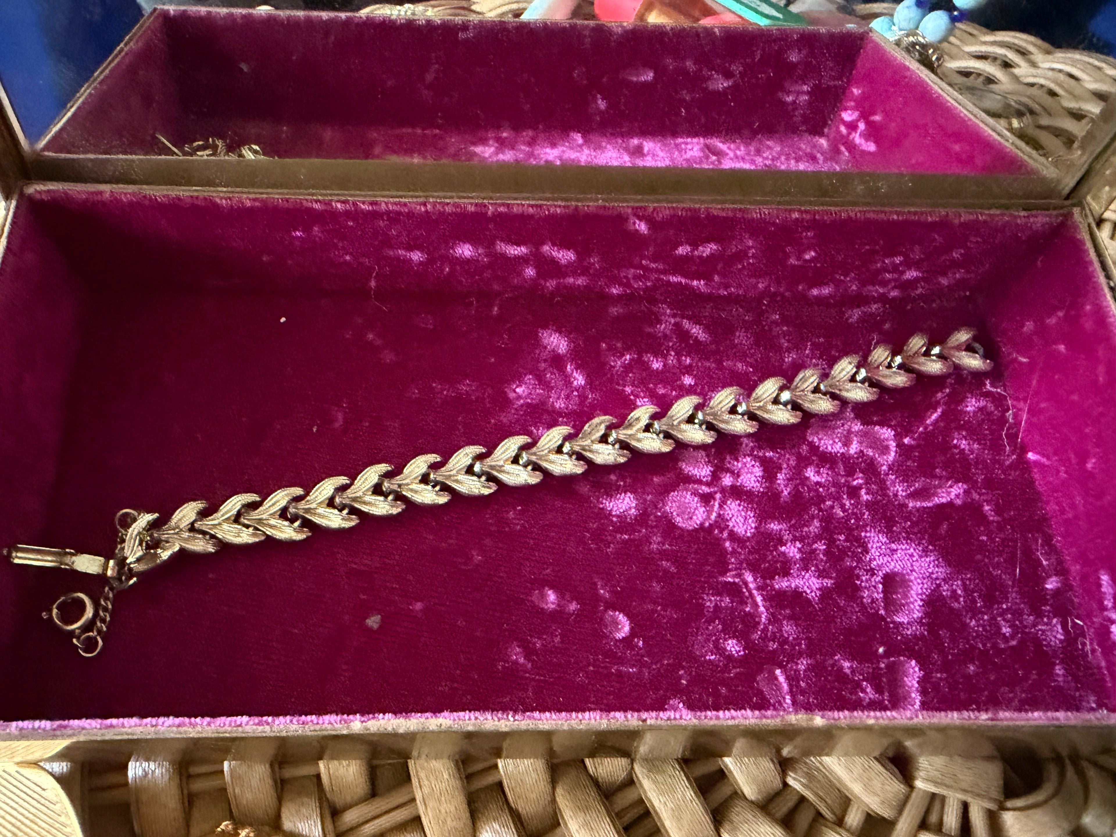 Vintage Gold Tone Textured Leaf Link Bracelet with Safety Chain